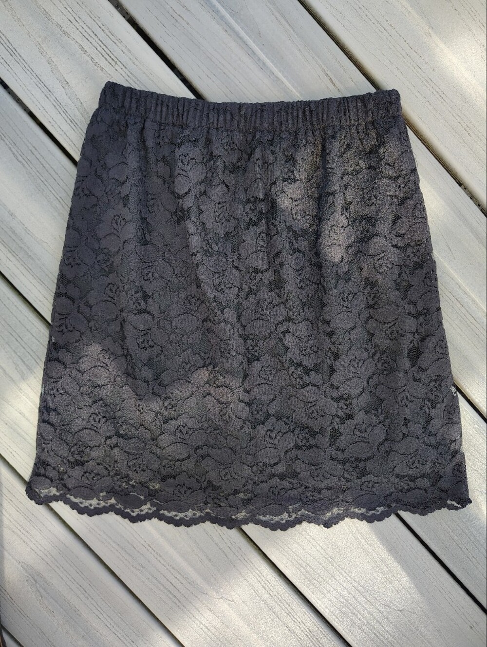 Lace Overlay Elastic Waist Mini Skirt - Black.Size Medium